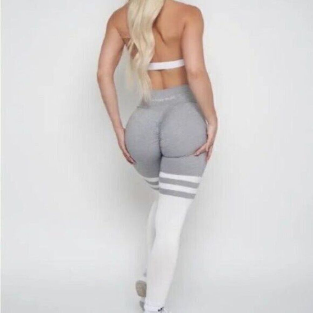 Flattering Light Grey Striped Scrunch Butt Leggings Size XL